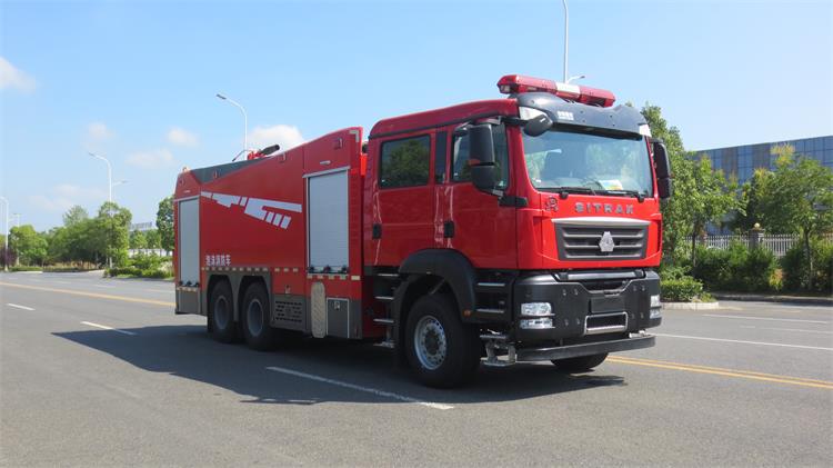 汕德卡13噸泡沫消防車(chē)(國(guó)六)